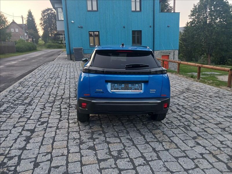 Peugeot 2008 1,2 ALLURE LIMITED edition - fotka 4 z 38