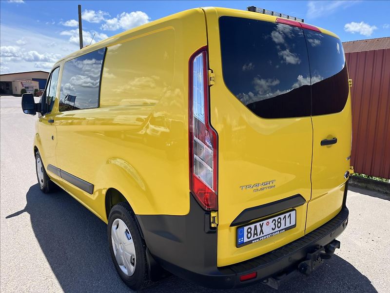 Ford Transit Custom 2,0 TDCi 6.MÍST KLIMA TZ -DPH - fotka 8 z 43