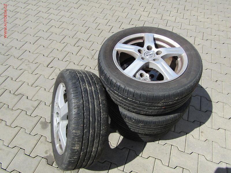 Hyundai i30 (2016) 1.6 GDi, 1.maj,ČR, AC, TZ - fotka 20 z 21