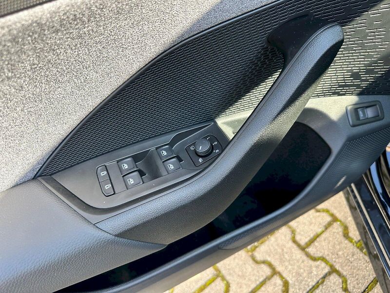 Škoda Octavia (2024) 1.5 TSI 110kW MHEV Top Selecti - fotka 8 z 22