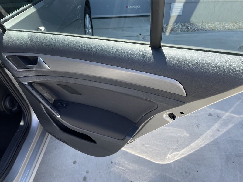 Volkswagen Golf 1,2 TSI 77KW DSG,ČR.1.MAJ. - fotka 22 z 33
