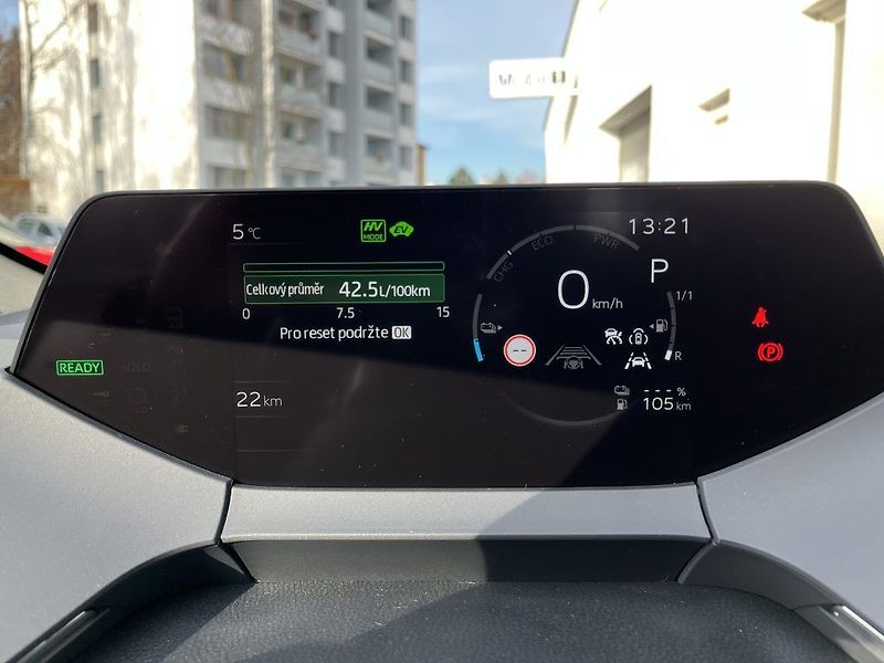 Toyota Prius 2.0L PHEV Prestige - fotka 20 z 25
