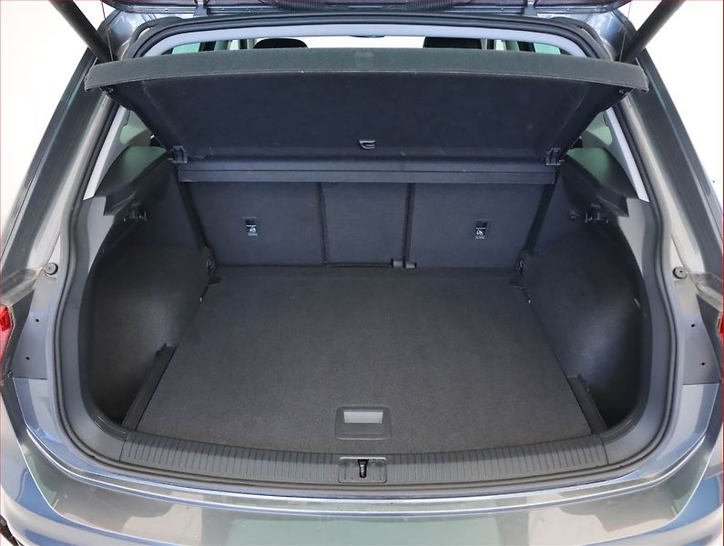 Volkswagen Tiguan (2020) 2.0 TSI - fotka 14 z 23
