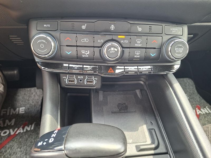 Dodge Durango (2021) 5,7L V8 4x4,Top výbava, 7 míst - fotka 26 z 31