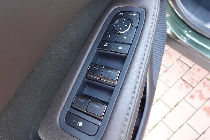 Lexus RX 450h plus ZLEVNĚNO RX450h+ Plug-in Execu - fotka 11 z 33