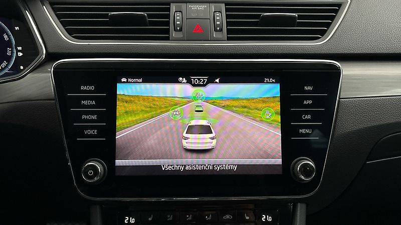 Škoda Superb 2.0 TDI DSG 4x4 Style Combi - fotka 27 z 31