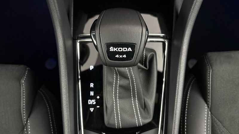 Škoda Kodiaq 2.0 TSI DSG 4x4 Sportline - fotka 28 z 34