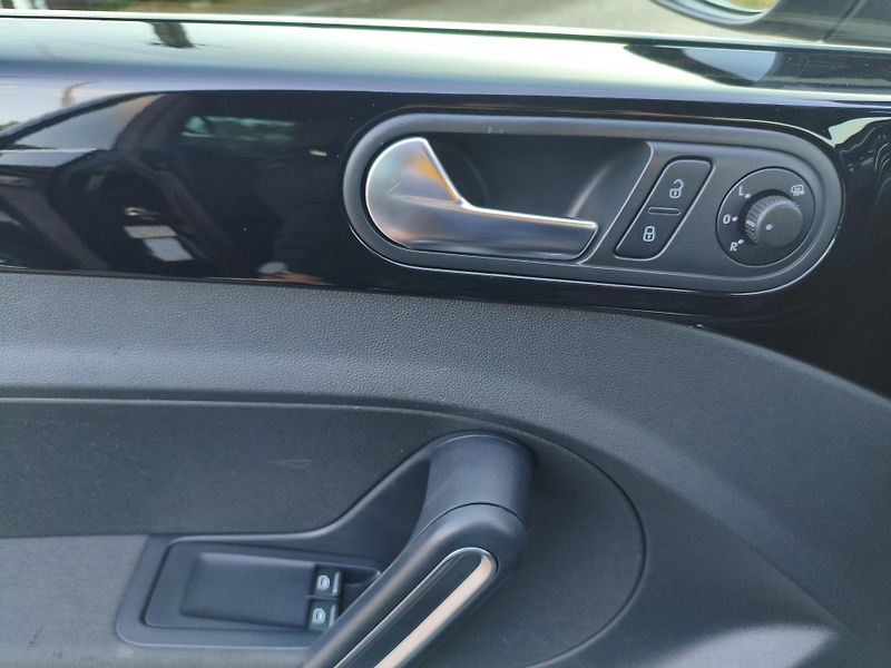 Volkswagen Beetle (2013) 1,2 TSI 77Kw Navi Top stav - fotka 23 z 30