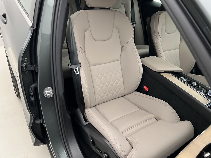 Volvo XC60 B5 AWD BRIGHT PLUS CZ 1. maj. - fotka 21 z 46