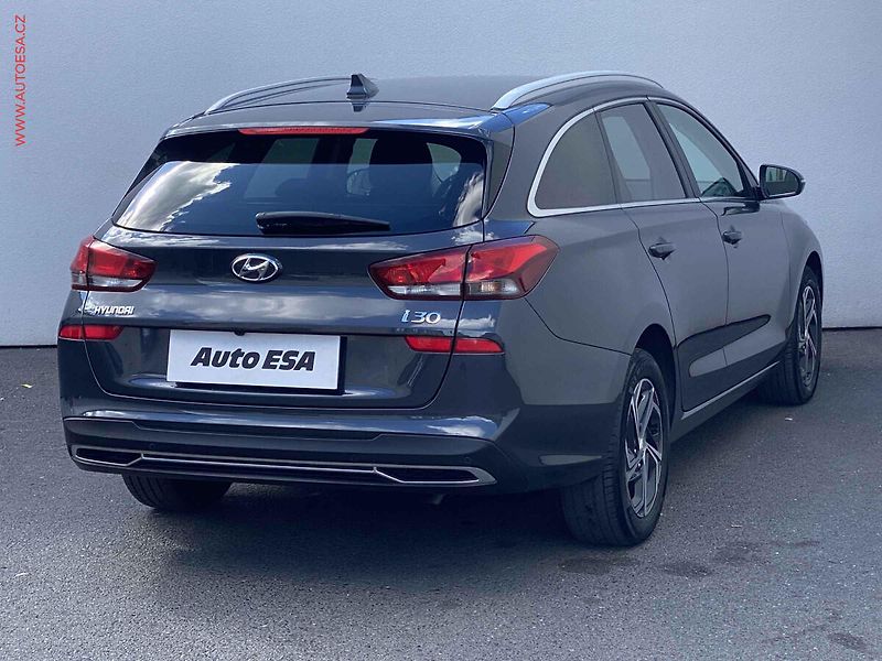 Hyundai i30 (2023) 1.0 T-GDi, 2.maj,ČR, Smart - fotka 4 z 19