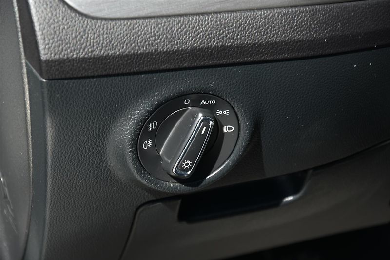 Škoda Superb 2.0TDi BIXENON KŮŽE ACC ČR - fotka 18 z 29