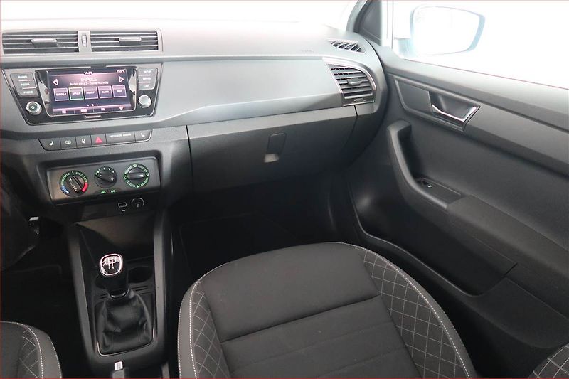 Škoda Fabia (2019) 1.0 TSI, Tempomat - fotka 8 z 17
