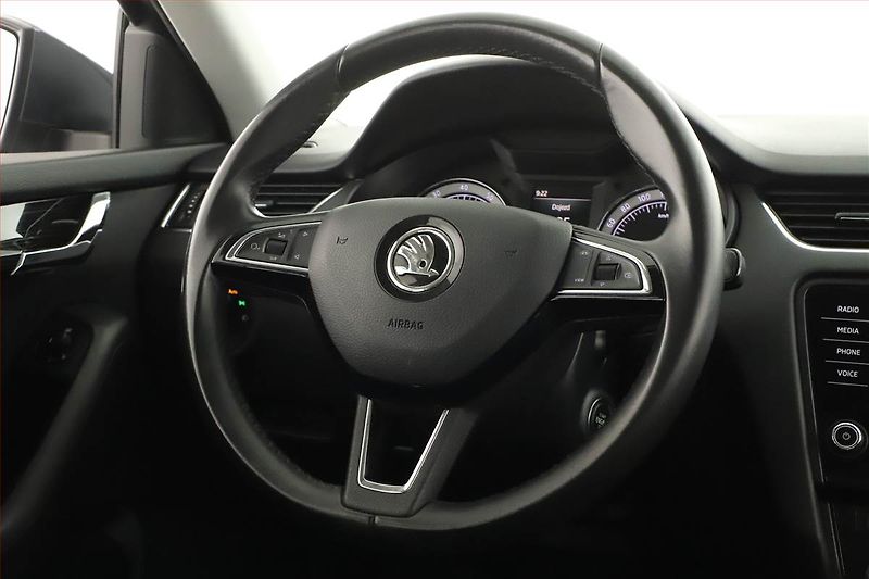 Škoda Octavia (2019) Style 1.5 TSI, ČR,1.maj - fotka 8 z 13