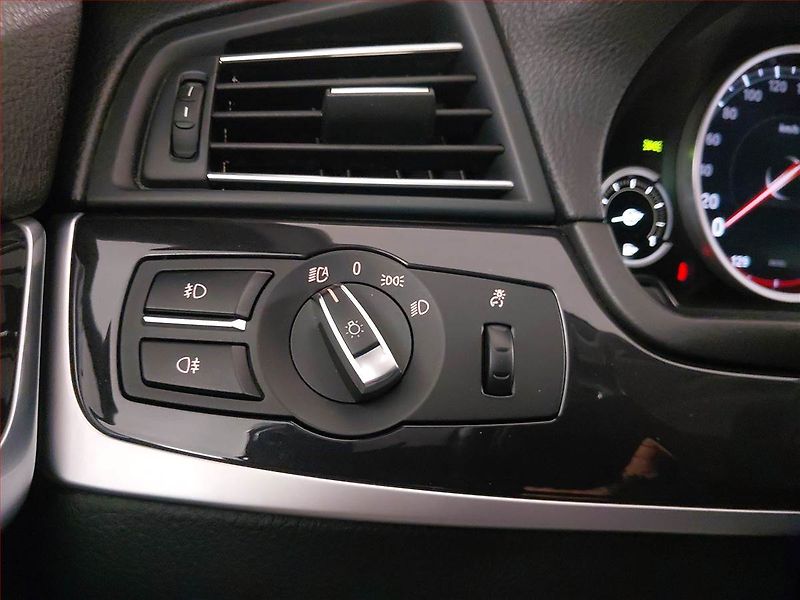 BMW Řada 5 (2013) 520d, Serv.kniha, Navi - fotka 17 z 19