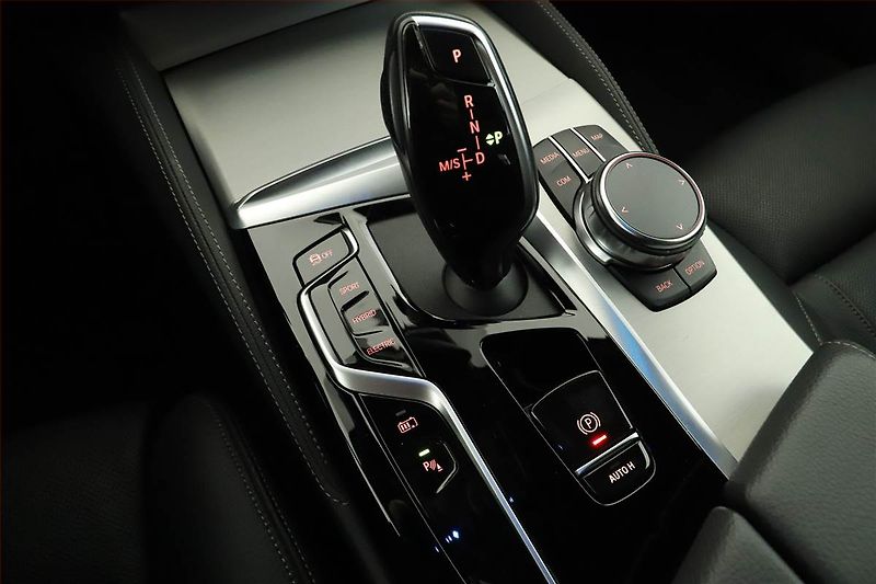 BMW Řada 5 (2023) M Sport 530e - fotka 10 z 25