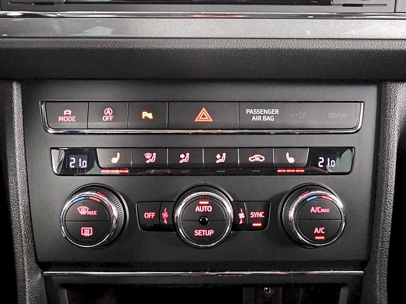 Seat Leon (2016) 1.8TSi 180k FR DYNAMIC - fotka 19 z 27
