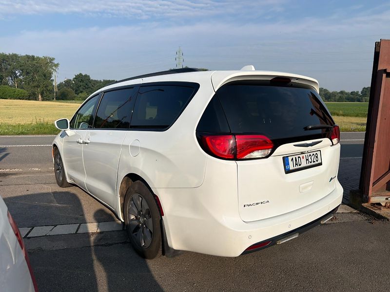 Chrysler Pacifica (2019)  3,6 L DVD Hybrid Plug In 2019 - fotka 3 z 20