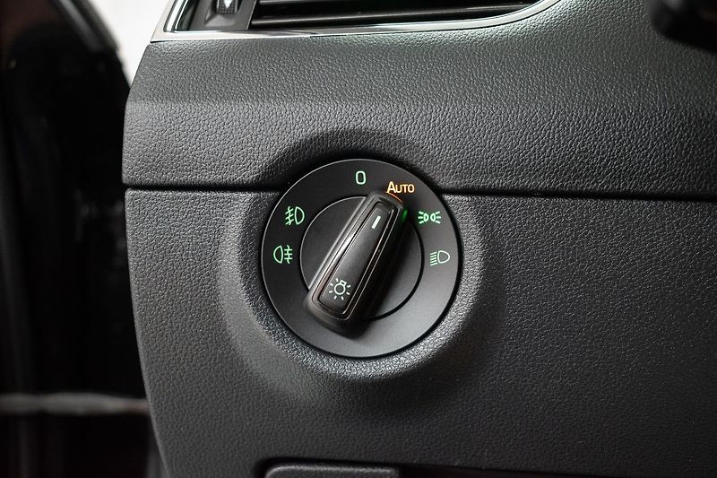 Škoda Octavia 1.6 TDI 85kW *MirrorLink*ACC* - fotka 16 z 40