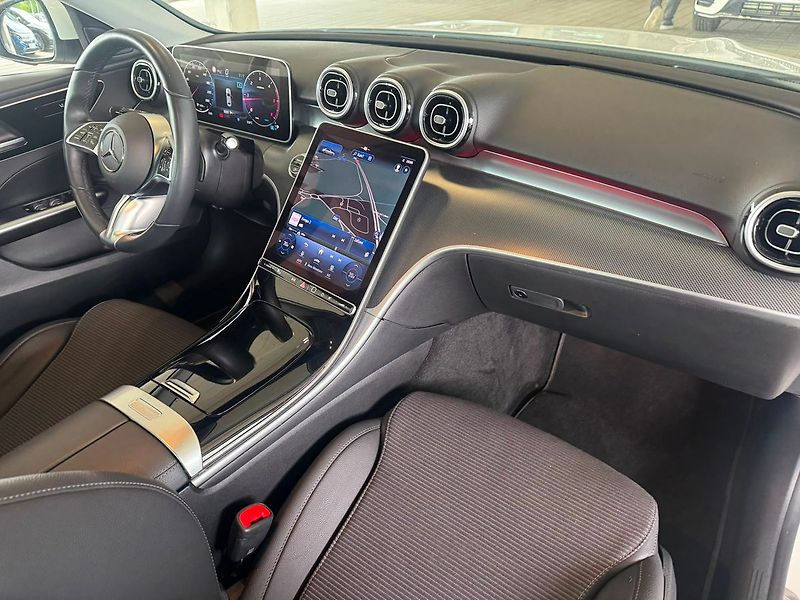 Mercedes-Benz Třídy C 220d 4MATIC - fotka 19 z 20