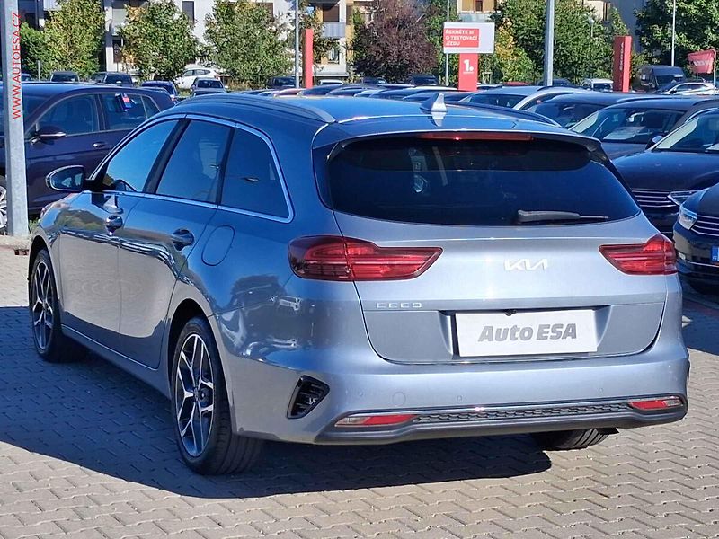 Kia Ceed (2022) 1.5 TGDi, 1.maj,ČR, TOP - fotka 6 z 18