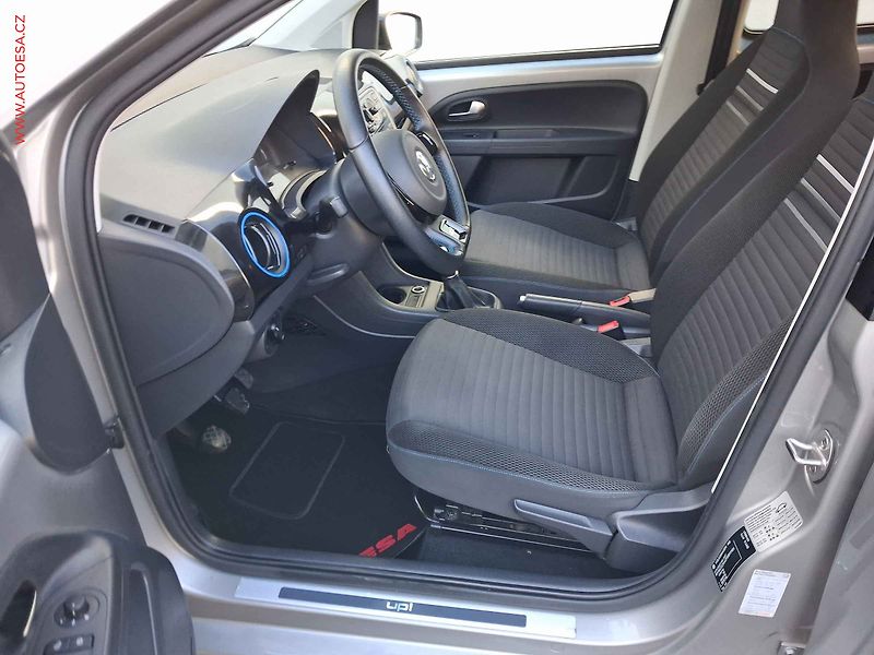 Volkswagen up! (2014) 1.0 MPi, CUP, AC, výhřev sed - fotka 9 z 15