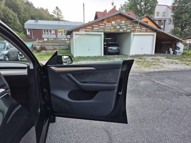 Tesla Model Y RWD 235kw 95,3 % - fotka 40 z 49