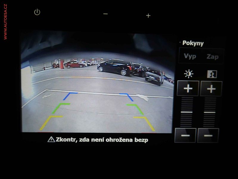 Renault Captur (2015) 1.2 TCe, AT, navi - fotka 20 z 20