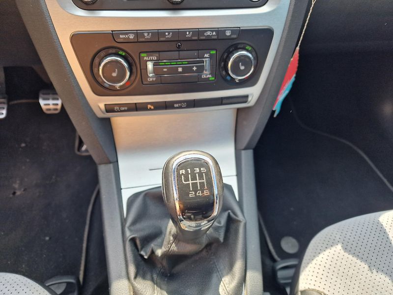 Škoda Octavia RS 2,0TDI 125KW VÝHŘEV TAŽNÉ  - fotka 14 z 19