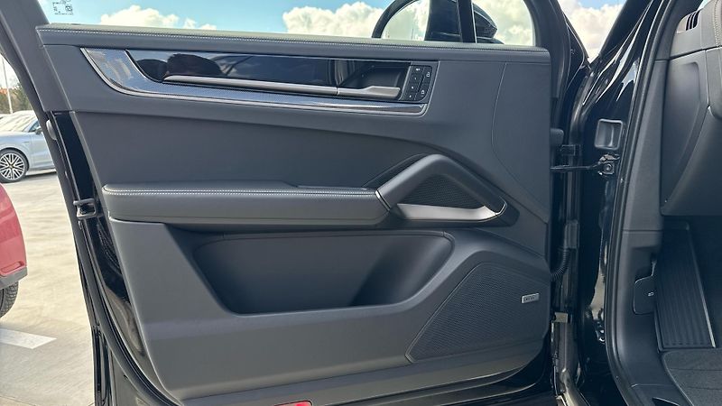 Porsche Cayenne Turbo E-Hybrid - fotka 21 z 25