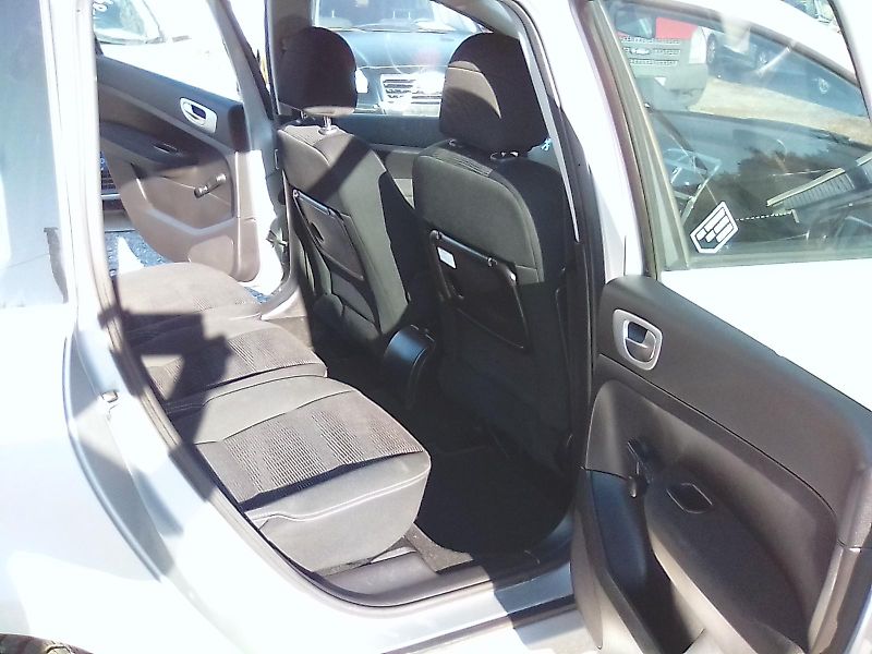 Peugeot 307 (2007) 1.6i 16V SW, kola navíc - fotka 20 z 32