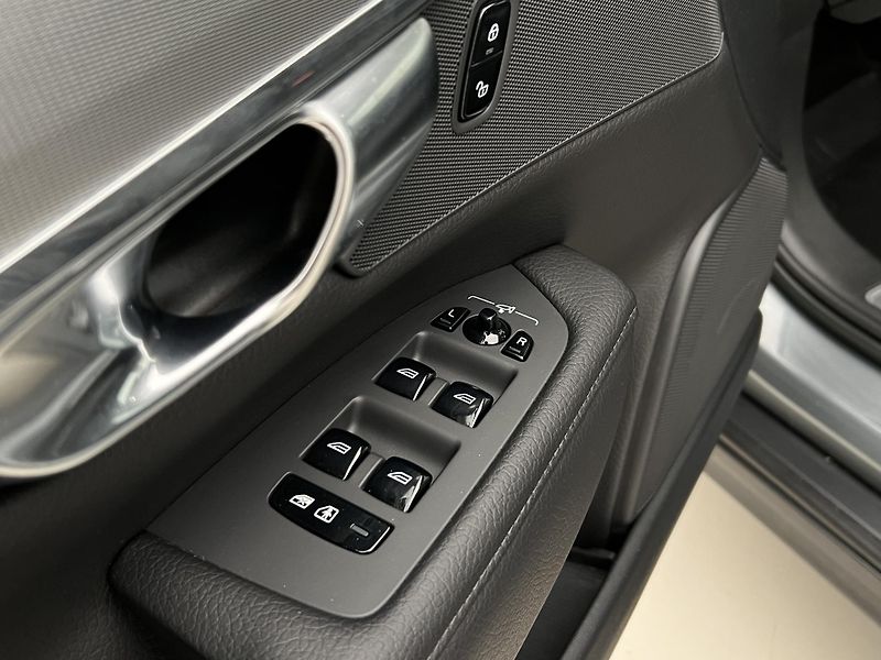 Volvo V90 CC D4 POLESTAR AWD AUT - fotka 43 z 44