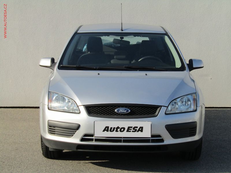 Ford Focus (2005) 1.6, AC, výhřev sed - fotka 2 z 3