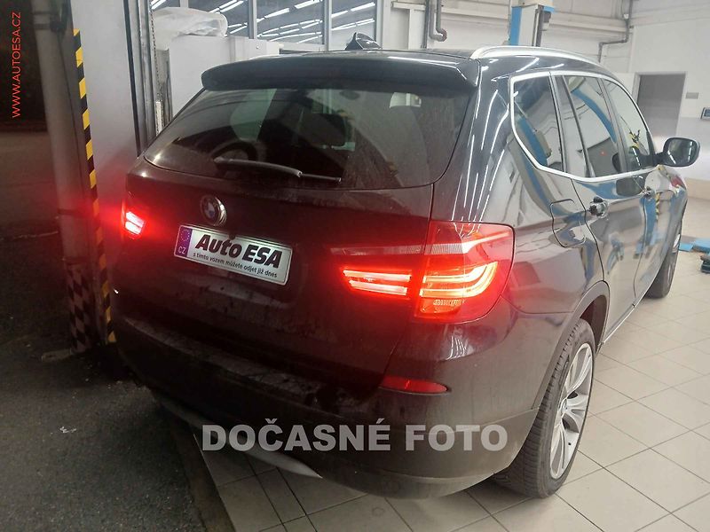 BMW X3 (2012) 3.0d xDrive30d, AT, navi - fotka 2 z 3