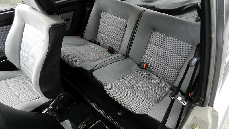 Volkswagen Golf MK1 cabrio 1.8i 70 kW KARMANN - fotka 11 z 24