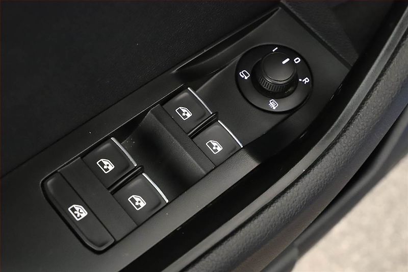 Škoda Superb (2017) 2.0 TDI, Automat, Kůže, Navi - fotka 9 z 21