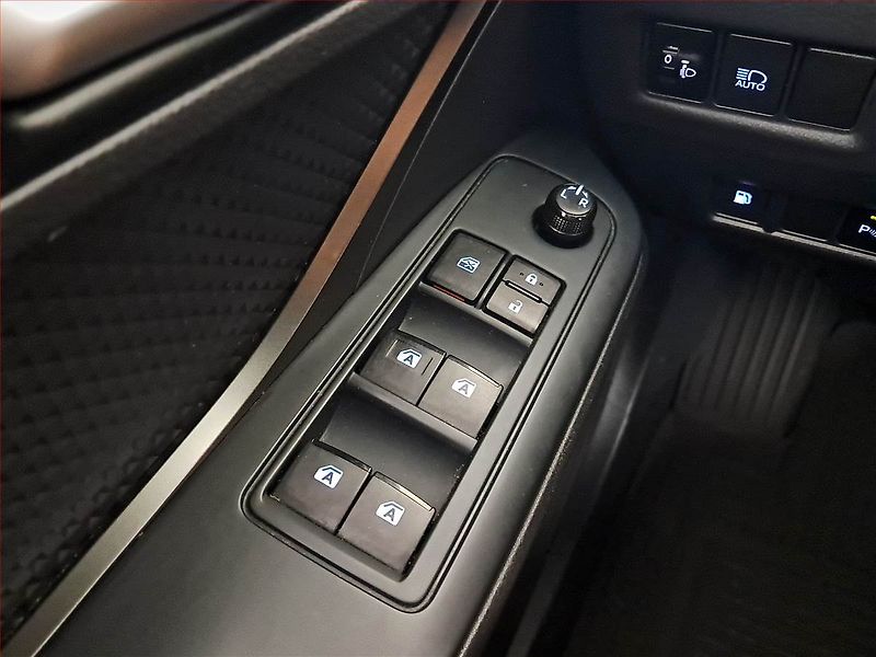 Toyota C-HR (2019) 1.8 Hybrid, Automat - fotka 16 z 17