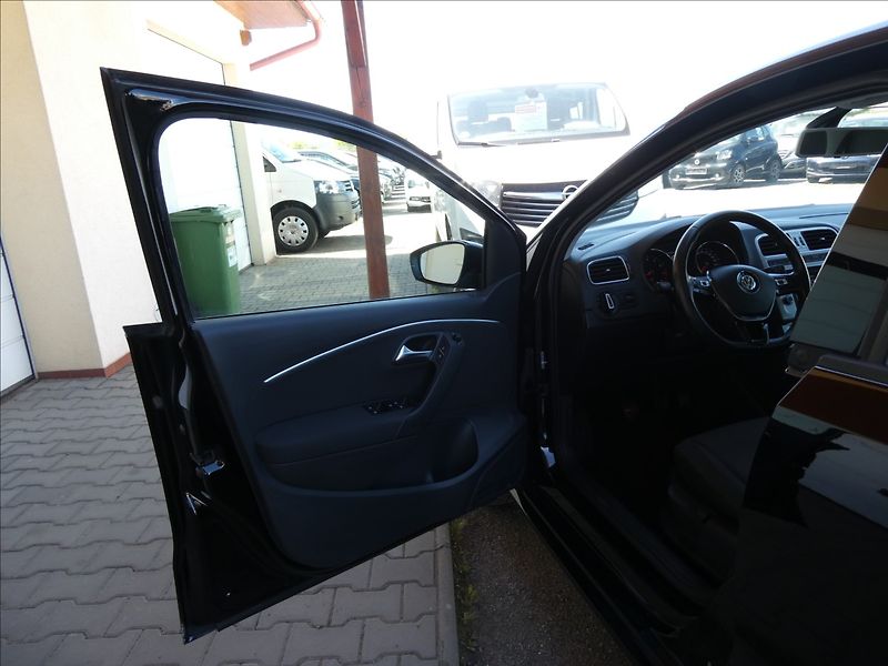 Volkswagen Polo 1,2 TSi 66kW HIGHLINE,serviska - fotka 20 z 39
