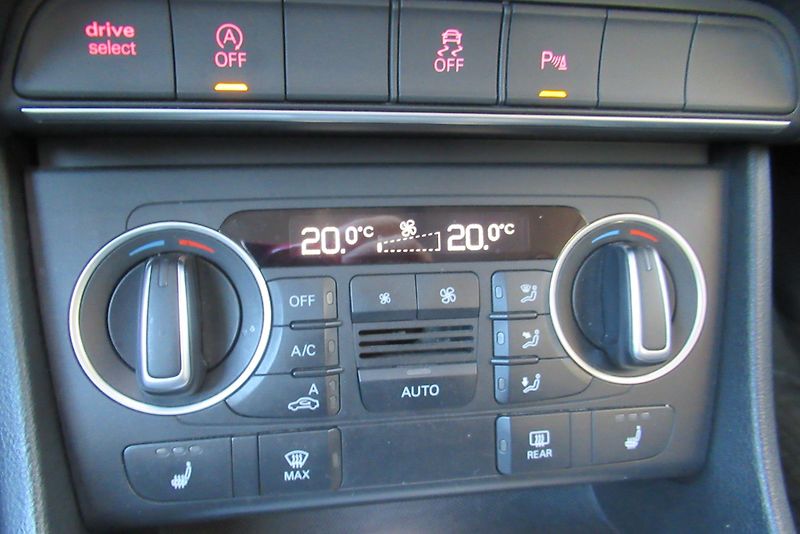 Audi Q3 2.0 TDI QUATTRO NAVI TAŽNÉ - fotka 17 z 33