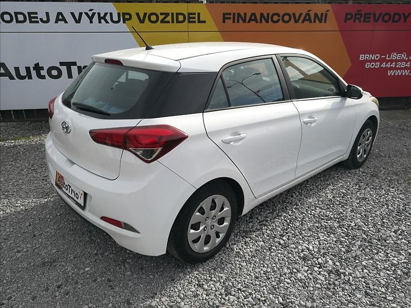 Hyundai i20 1,3 i servis.knížka - fotka 3 z 20
