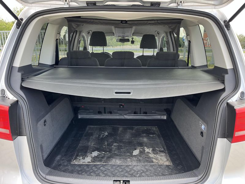 Volkswagen Touran (2012) 1.6 TDi - fotka 11 z 14