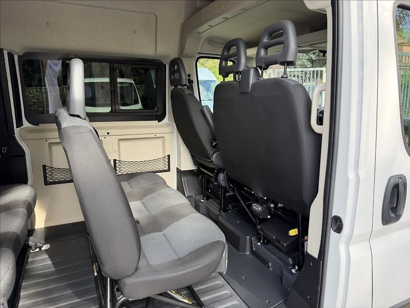Fiat Ducato 2.3 L3H2 9 Míst - fotka 15 z 17