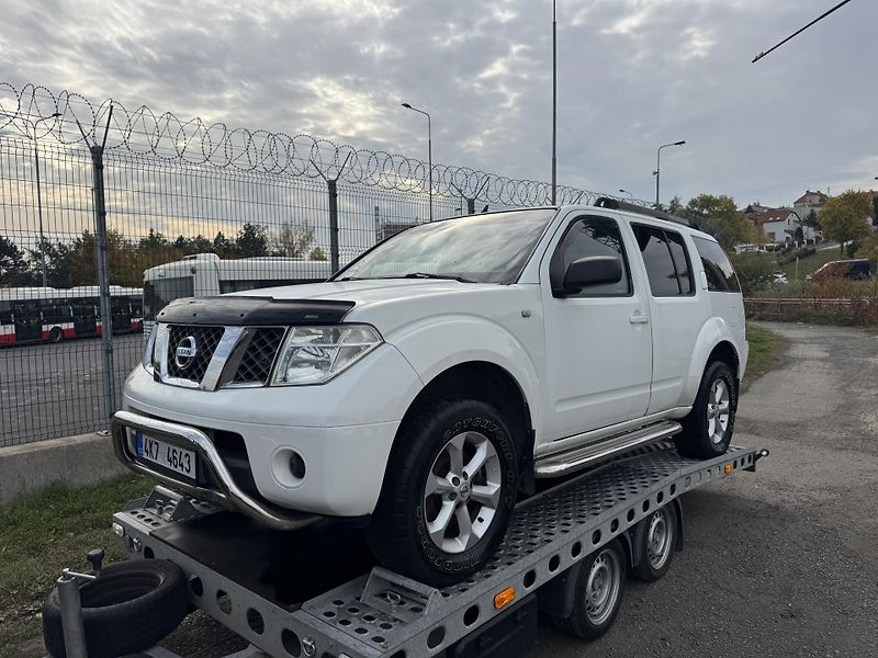 Nissan Pathfinder (2008) 2.5DCI 125kw AT 4x4 - fotka 1 z 24