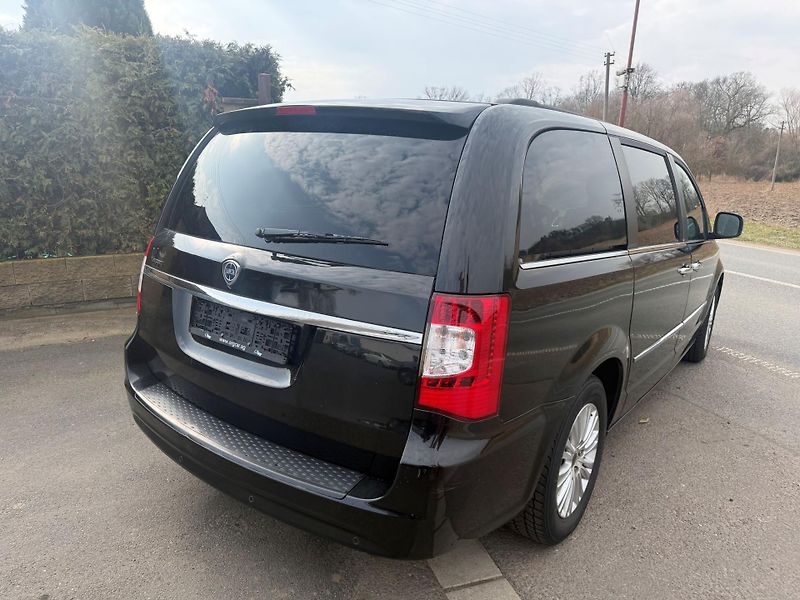Lancia Voyager (2012) Town Coutntry 3,6 DVD Limited - fotka 4 z 20