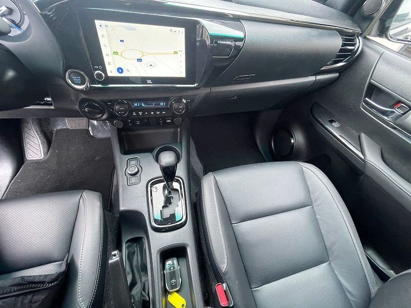 Toyota Hilux 2.8 D-4D automat Invincible - fotka 16 z 28