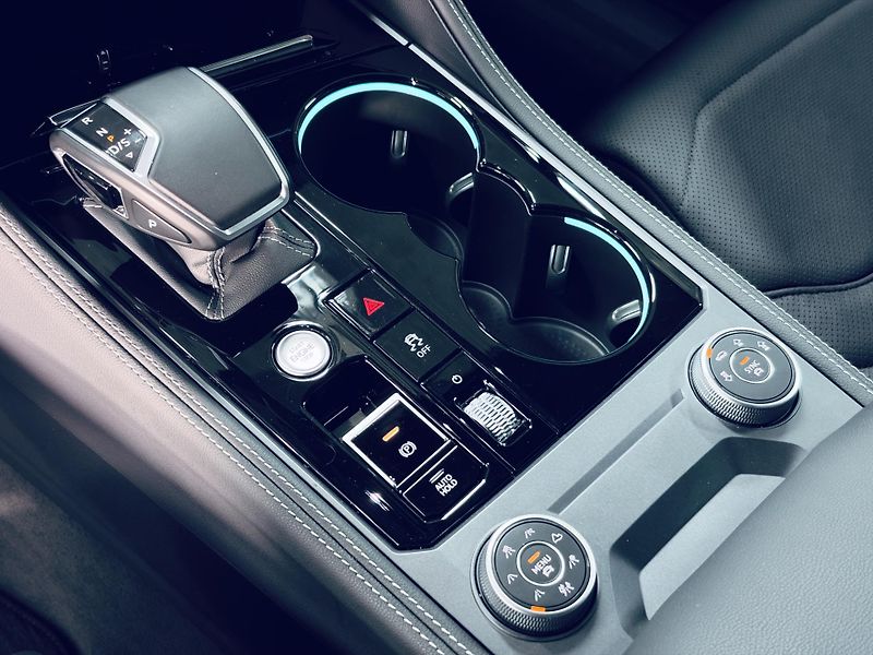 Volkswagen Touareg (2025) 3.0TDI*R-LINE*HUD*TAŽ*VZDUCH* - fotka 22 z 37