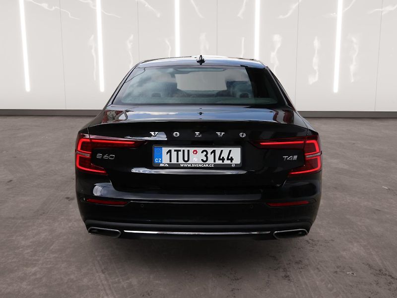 Volvo S60 (2019) T4 FWD Inscription - fotka 3 z 22