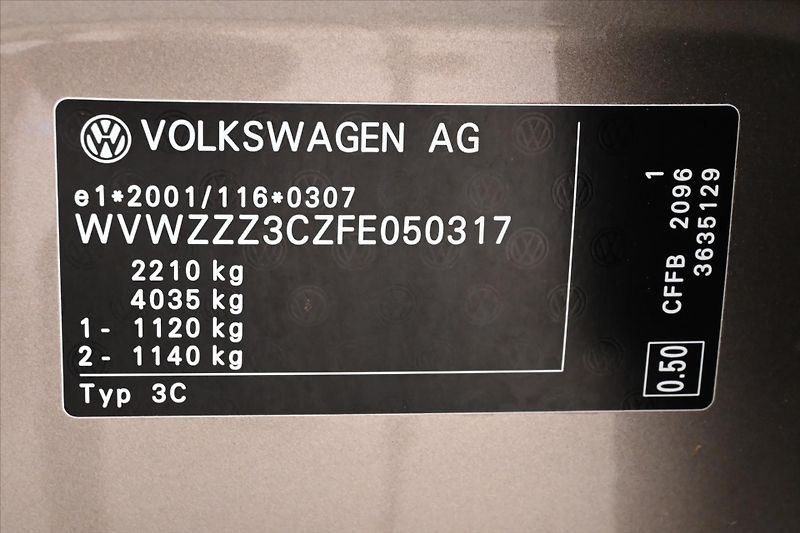 Volkswagen Passat 2,0 TDI 103 kW Business Editio - fotka 12 z 31