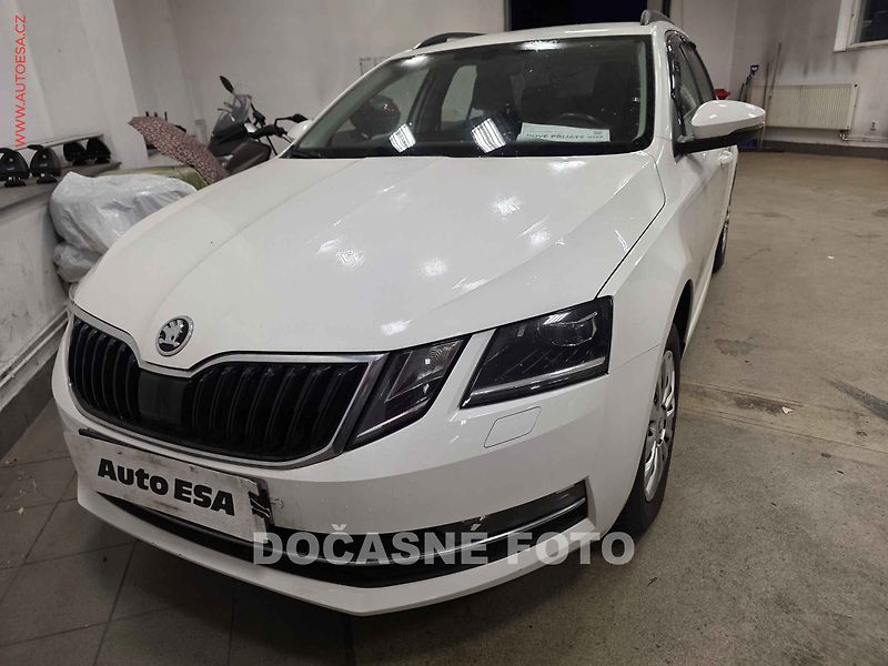 Škoda Octavia (2017) 1.6 TDi, servis.kniha - fotka 1 z 3