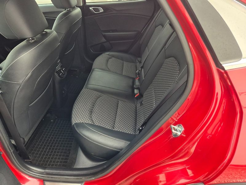 Kia XCeed (2022) 1.5i TOP  NOVE V CZ EXKLUSIVE - fotka 17 z 37