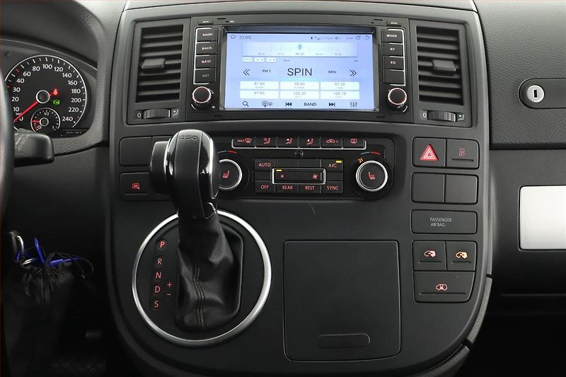 Volkswagen Multivan (2014) Highline 2.0 TDI 4Motion, ČR - fotka 13 z 17